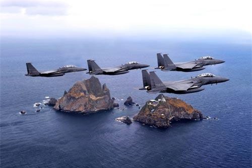 Máy bay F-15K Hàn Quốc lượn lờ quanh đảo tranh chấp, Nhật Bản tức giận