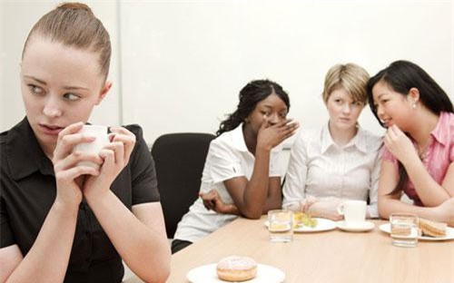 Nếu muốn tồn tại ở nơi công sở, nhất định đừng nói 3 chuyện sau
