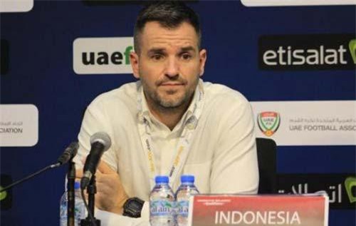 Thua ĐT Việt Nam, HLV Simon Mcmenemy nổi nóng với phóng viên sau trận đấu