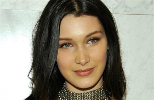 Bella Hadid được bình chọn là người phụ nữ đẹp nhất thế giới, nhan sắc gần như hoàn hảo theo tiêu chuẩn Hi Lạp cổ đại
