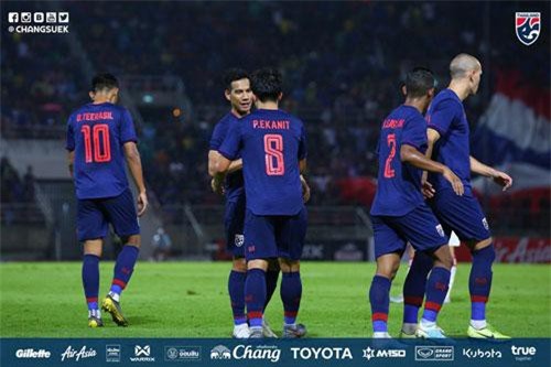 CĐV Thái Lan: 'Việt Nam may mắn khi gặp chúng ta từ sớm'