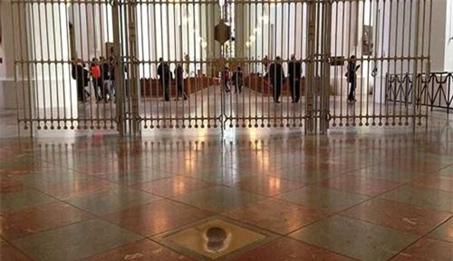 Cận cảnh 'dấu chân của quỷ' gây ám ảnh suốt trăm năm