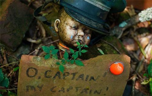 Chặng leo núi kinh dị nhất thế giới: Thi thể búp bê nằm rải rác ở khắp mọi nơi khiến du khách rùng mình