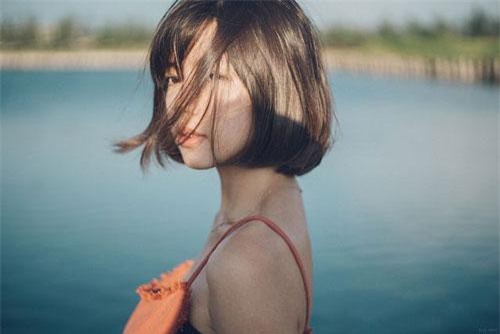 Chị em cần nhớ là phụ nữ đừng nên yêu bằng tai, hãy yêu bằng lý trí!