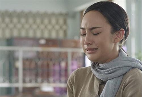 Chồng 'lạc nhịp' với người khác, tôi đến nhà tình địch nhấn chuông và để lại một chiếc khăn bạc màu đủ khiến chồng quỳ rạp xin tha thứ