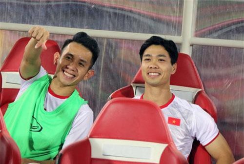 Công Phượng tươi cười rạng rỡ dù không được thi đấu trước Indonesia