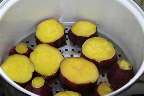 Mẹo luộc khoai lang bở tung thơm ngon, không phải ai cũng biết