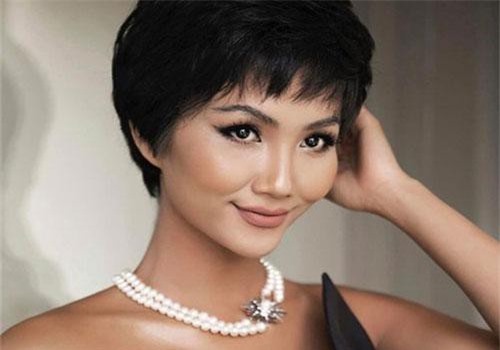 Nhan sắc sau 2 năm đăng quang của Hoa hậu vừa vướng tin đồn 'mang bầu về quê sinh sống'