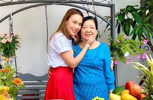 Tổ chức sinh nhật cho mẹ nhưng Mỹ Tâm lại 'ghi điểm' nhờ nhan sắc lão hóa ngược