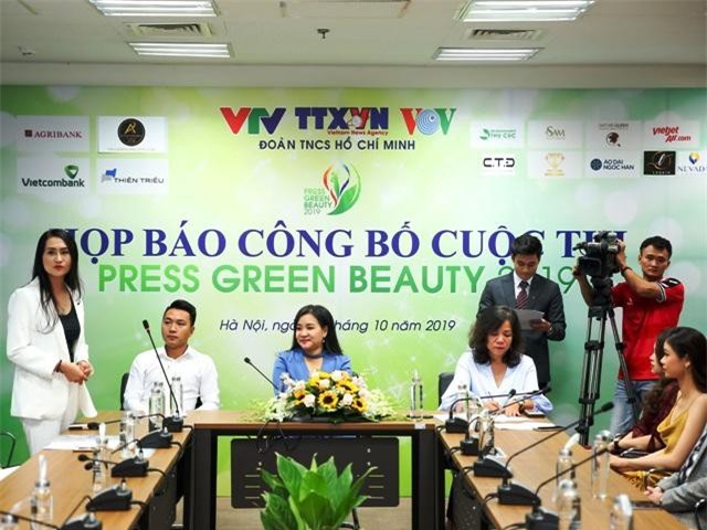 Lần đầu tiên tổ chức cuộc thi sắc đẹp dành cho các nữ nhà báo