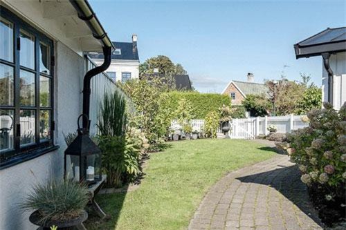 Ngôi nhà vườn với những góc nhìn chan hòa ánh nắng và cây xanh ở chốn ngoại ô trong lành