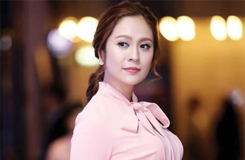 Những sao nữ nói không với 'dao kéo' vẫn đẹp bậc nhất Vbiz