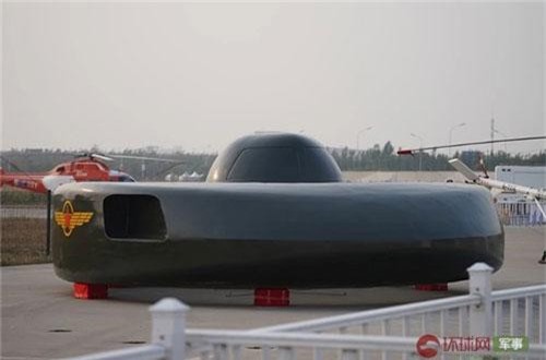 Siêu cấp Đại Bạch Sa: 'Máy bay' quái gở, giống hệt UFO của Trung Quốc