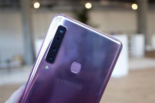 Smartphone 4 camera sau của Samsung giảm giá 3 triệu tại Việt Nam