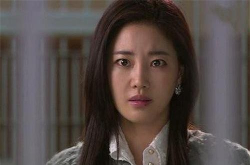 Thấy tôi xách túi về quê, mẹ chồng hớt hải ra lục: 'Đưa tôi xem cô có dấm dúi của nhà này cho mẹ đẻ không?'