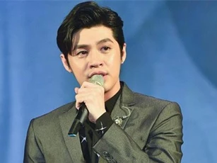 Xúc động trước hình ảnh Noo Phước Thịnh rưng rưng nước mắt nghẹn ngào trên sân khấu, chia sẻ về fan nữ vừa qua đời vì ung thư