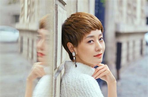 Ảnh hậu Mã Y Lợi khoe nhan sắc tuổi 20, lần đầu chia sẻ về quan điểm tình yêu sau ly hôn: Đại gia thì có gì ghê gớm