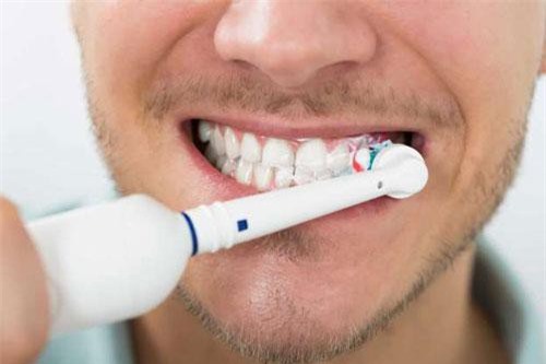 Bí quyết giữ hàm răng trắng bóng cho người hay uống cà phê