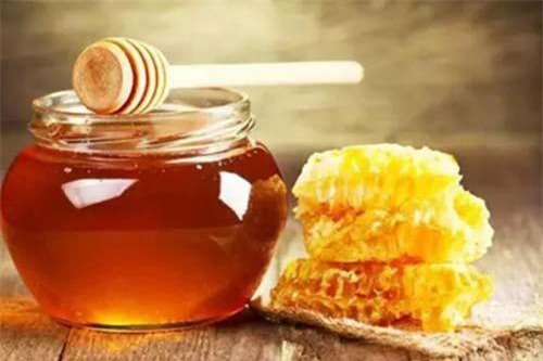 Không nên dùng mật ong trong các trường hợp này kẻo hối hận
