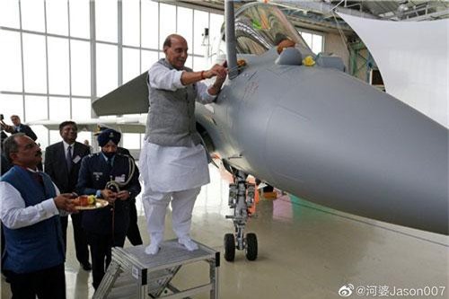 Không quân Ấn Độ mời thầy... 'làm phép' cho chiến cơ 200 triệu USD