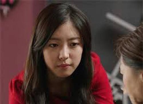 Mẹ chồng 'bóng gió' chê con dâu nghèo, chị em trả lời cực 'bá đạo'