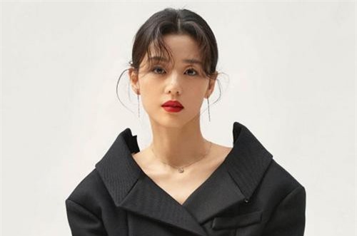 'Mợ chảnh' Jun Ji Hyun tái xuất trong loạt hình mới, thế nhưng diện mạo lại quá khác lạ khiến ai cũng hoang mang