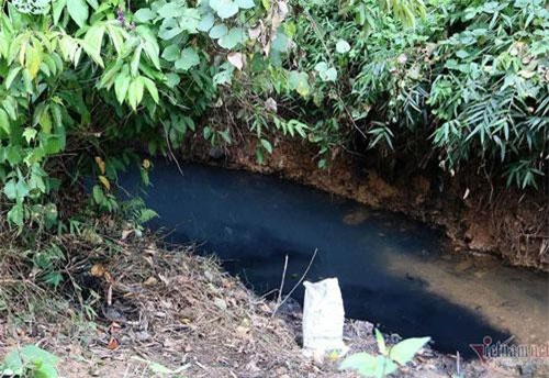 Triệu tập một số người liên quan đến vụ đổ thải đầu nguồn nước sông Đà