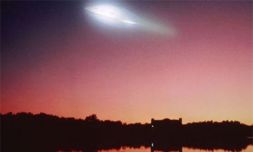 Xôn xao UFO tăng tốc và thay đổi màu sắc ở Na Uy