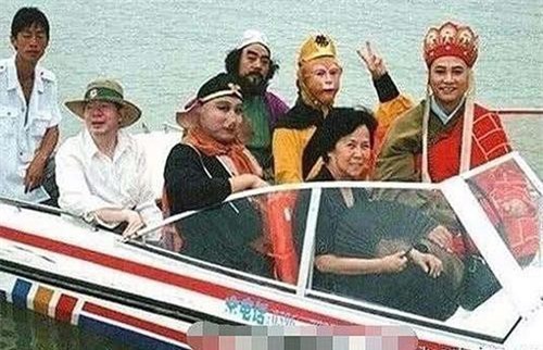 Ảnh hiếm hậu trường Tây Du Ký 1986: Thầy trò Đường Tăng đi thỉnh kinh bằng cano