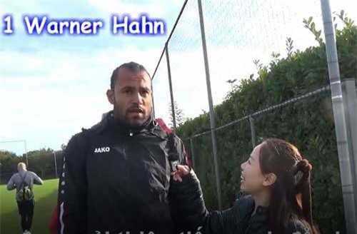 CLIP: Văn Hậu được các đồng đội ở Heerenveen khen hết lời