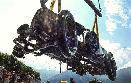 Chiếc Bugatti ly kỳ nhất thế giới: Không qua được biên giới nên bị vứt xuống hồ 75 năm, trục vớt vì lý do bất ngờ và bán lại với giá còn bất ngờ hơn