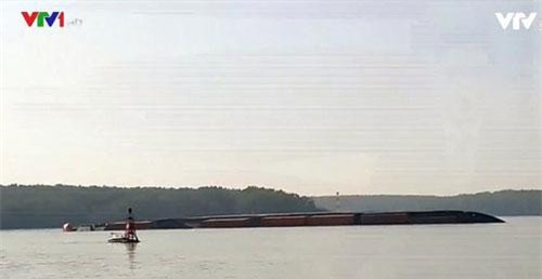 Chìm tàu 8.000 tấn trên sông Lòng Tàu, TP.HCM