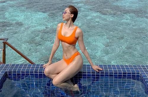 Trái ngược ảnh bị dìm, Tóc Tiên tung loạt khoảnh khắc khoe body cực gợi cảm trong kỳ nghỉ ở Maldives
