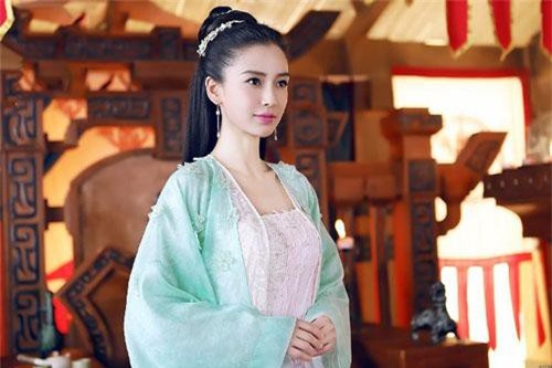 Mỹ nhân khước từ ngôi vị cao quý, không chịu nhìn ngắm long nhan