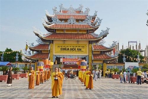 Ngôi chùa có Tượng Phật bằng đá sapphire lớn nhất Việt Nam