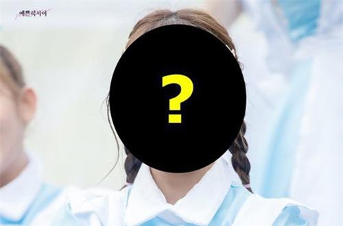 Nữ thần tượng mới 14 tuổi đã rời nhóm vì mắc chứng trầm cảm, dân mạng cầu mong không trường hợp tương tự như Sulli xảy ra