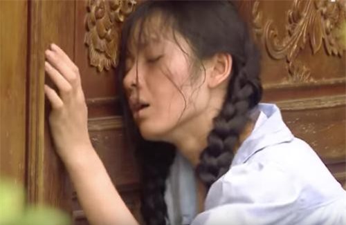 'Tiếng sét trong mưa': Cai Tuất lần thứ 2 cưỡng bức con gái Thị Bình, cô gái cố vùng vẫy rồi ngất xỉu