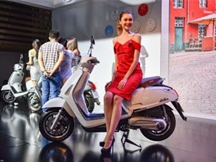 Xe ga giống Vespa, phanh ABS, giá 56,99 triệu tại Việt Nam