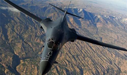 Bí mật quân sự: Đọ độ khủng của 2 cỗ máy ném bom B-1, Tu-160 của Nga, Mỹ
