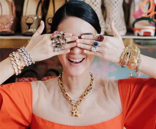 Cuộc sống xa hoa bậc nhất châu Á 'Mỹ nhân đẹp nhất Philippines' bạn thân Hà Tăng