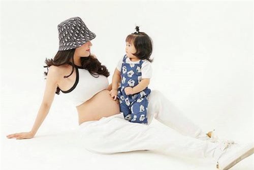 Diệp Lâm Anh chính thức tiết lộ giới tính của con thứ 2