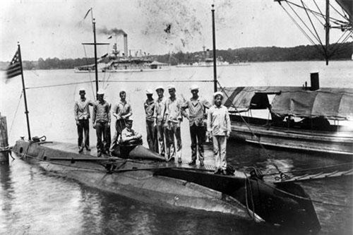 Hải quân mạnh nhất thế giới 244 năm tuổi và những khoảnh khắc để đời