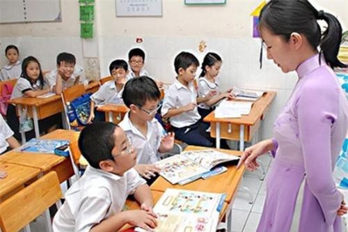 Không bắt buộc tất cả giáo viên tiểu học có bằng sư phạm