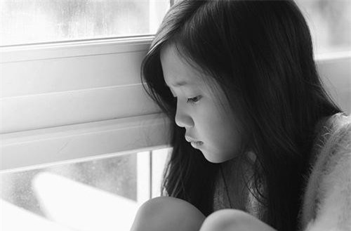 'Kiếp sau con không muốn làm con của mẹ nữa' - dòng nhật ký xót xa của một bé gái và câu chuyện buồn đằng sau