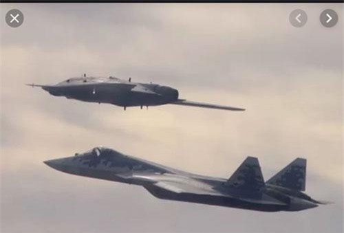 Mãn nhãn xem thợ săn Okhotnik 'song kiếm hợp bích' với tiêm kích Su-57