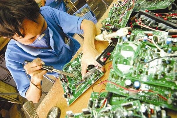 Ngành sản xuất, cơ khí, điện, điện tử có nhu cầu tuyển dụng trực tuyến cao nhất