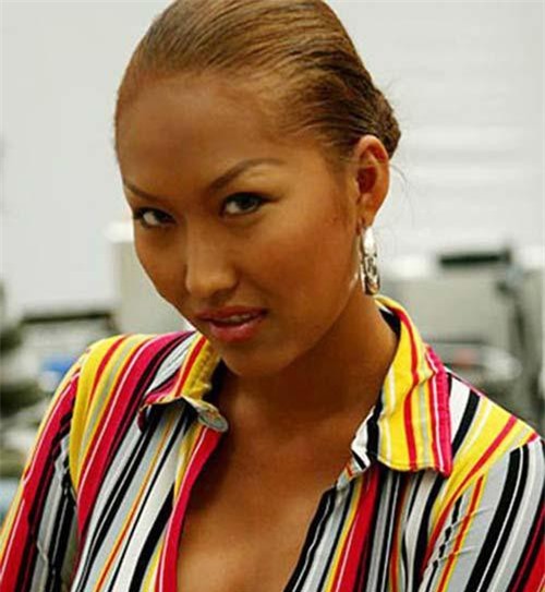 Phi Thanh Vân kể chuyện nhuộm da nâu thuở xưa giúp lên đời chạy show gãy cả guốc