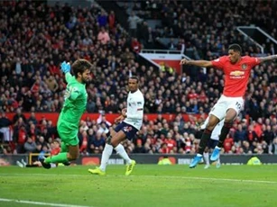 Rashford nổ súng, MU chấm dứt mạch toàn thắng của Liverpool