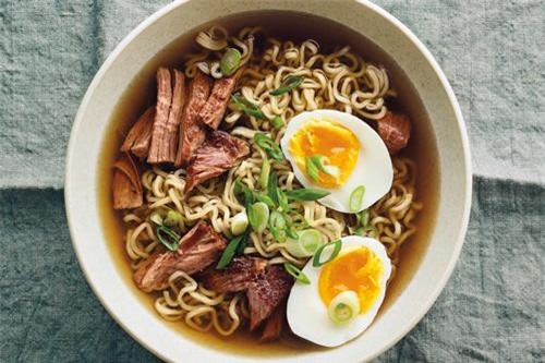 Ăn mì tôm phải nhớ làm những điều này để không bị tăng cân hay nổi mụn