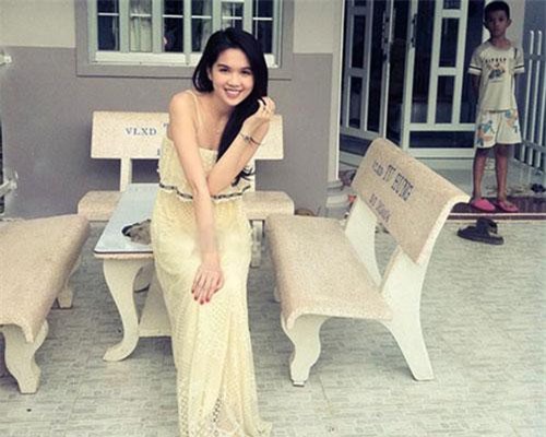 Bất ngờ với những căn nhà ở quê đơn sơ trái ngược với nhà tiền tỷ của sao Việt